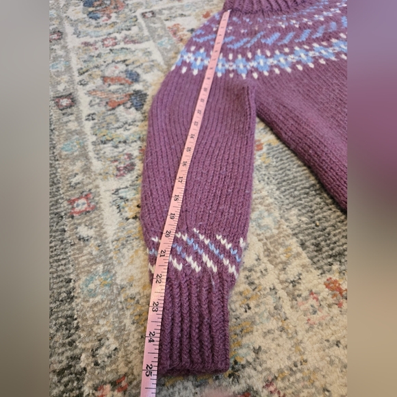 Hand knit sweater. Size XS -S. Material is soft and has some stretch. - Picture 4 of 7